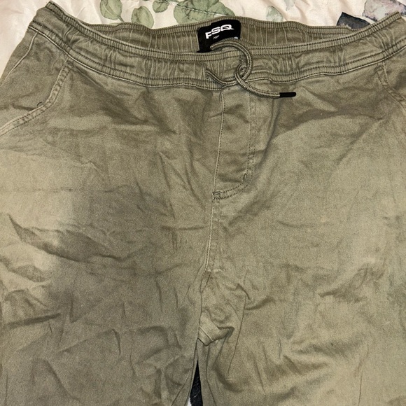 RSQ green jogger, super comfortable but no longer fit - Picture 3 of 6